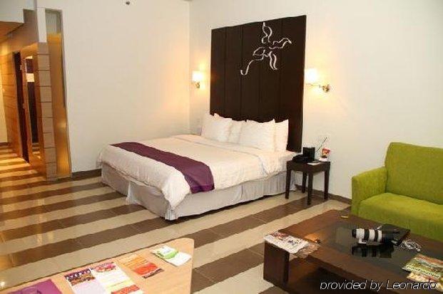 Vega Hotel Gading Serpong Exteriör bild