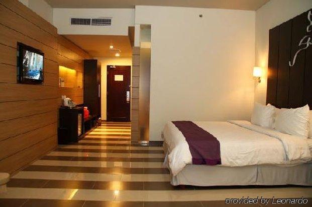 Vega Hotel Gading Serpong Exteriör bild