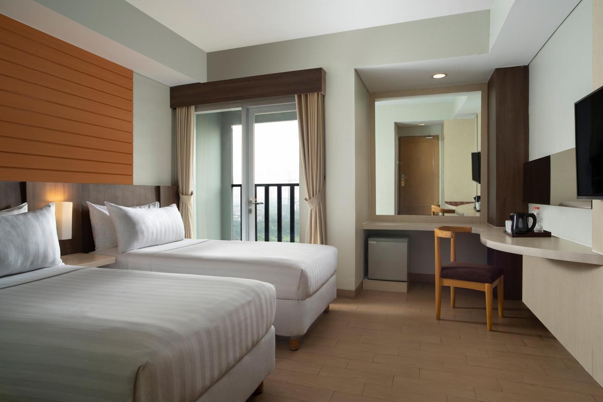 Vega Hotel Gading Serpong Exteriör bild