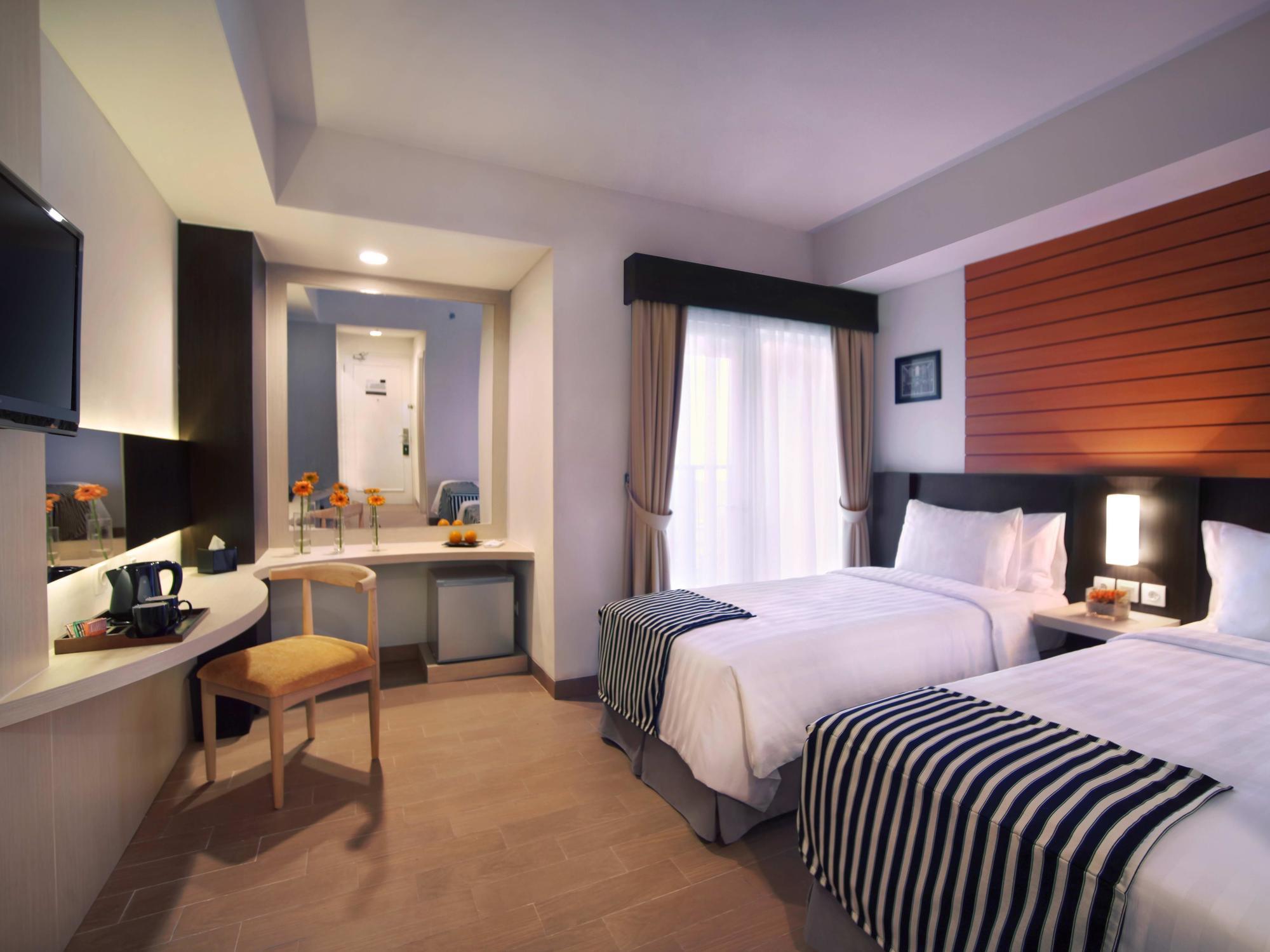 Vega Hotel Gading Serpong Exteriör bild