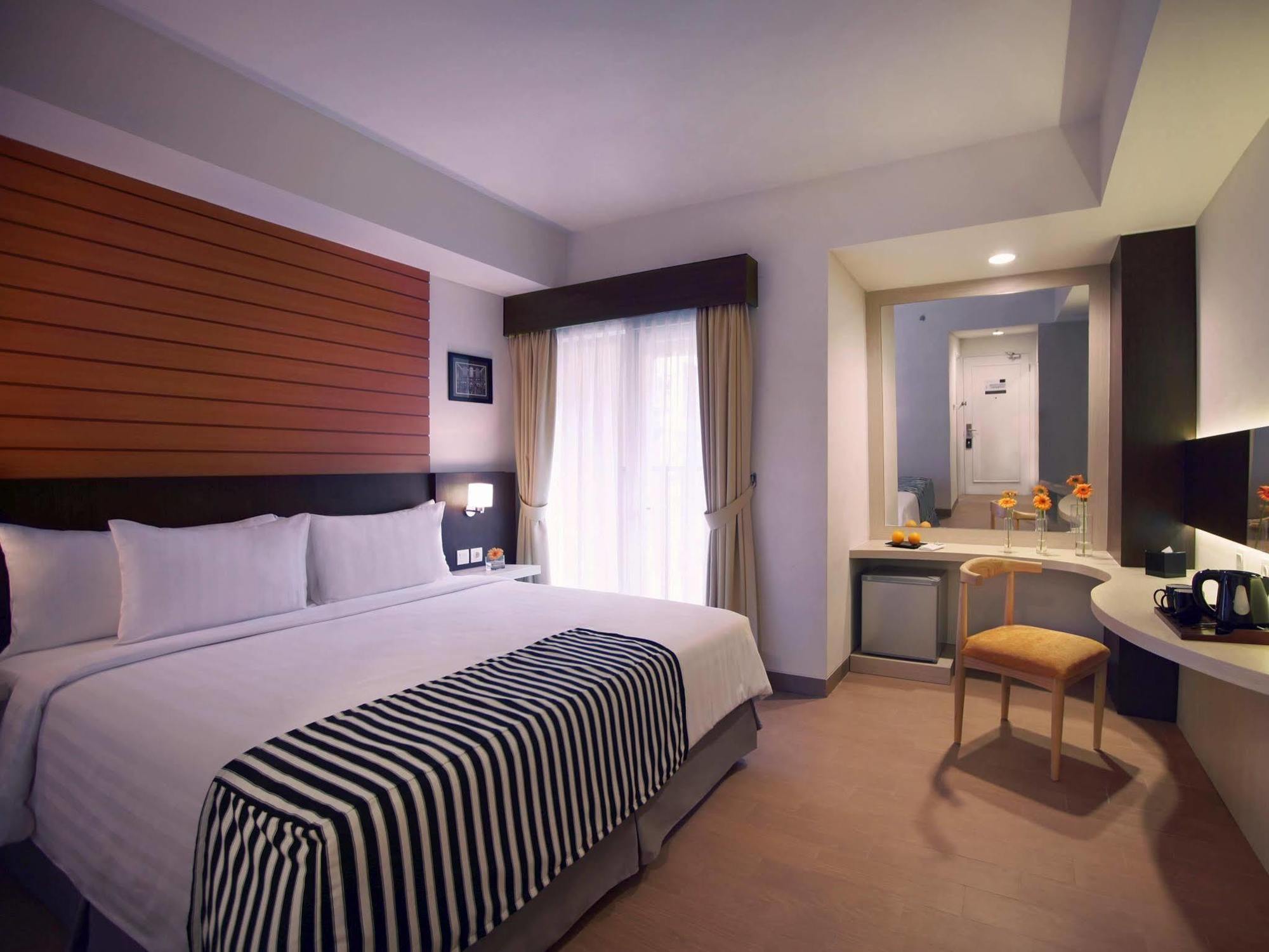 Vega Hotel Gading Serpong Exteriör bild