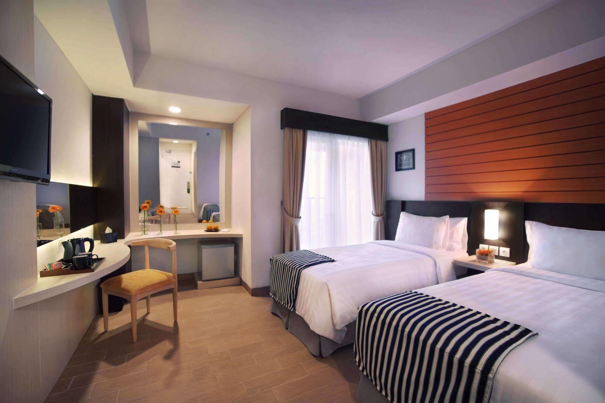 Vega Hotel Gading Serpong Exteriör bild