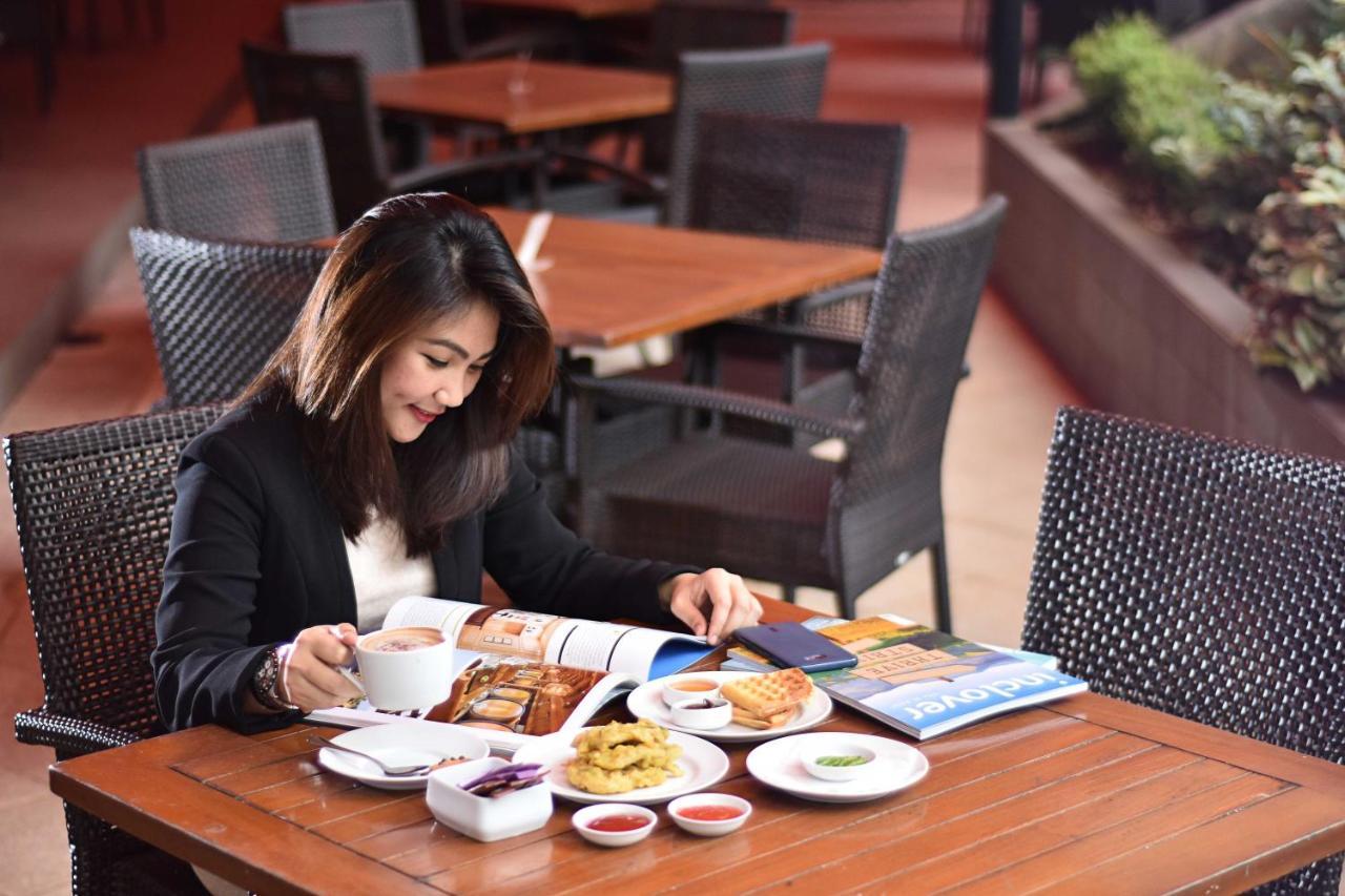 Vega Hotel Gading Serpong Exteriör bild